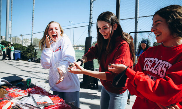 US Students Build Homecoming Floats